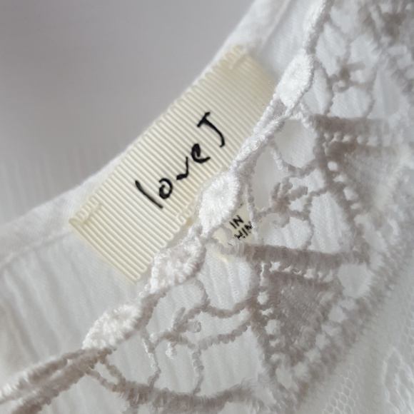 DONATED Flowey Cold Shoulder White Top - Picture 3 of 4